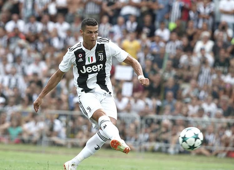 Ronaldo Scores First Goal for Juventus