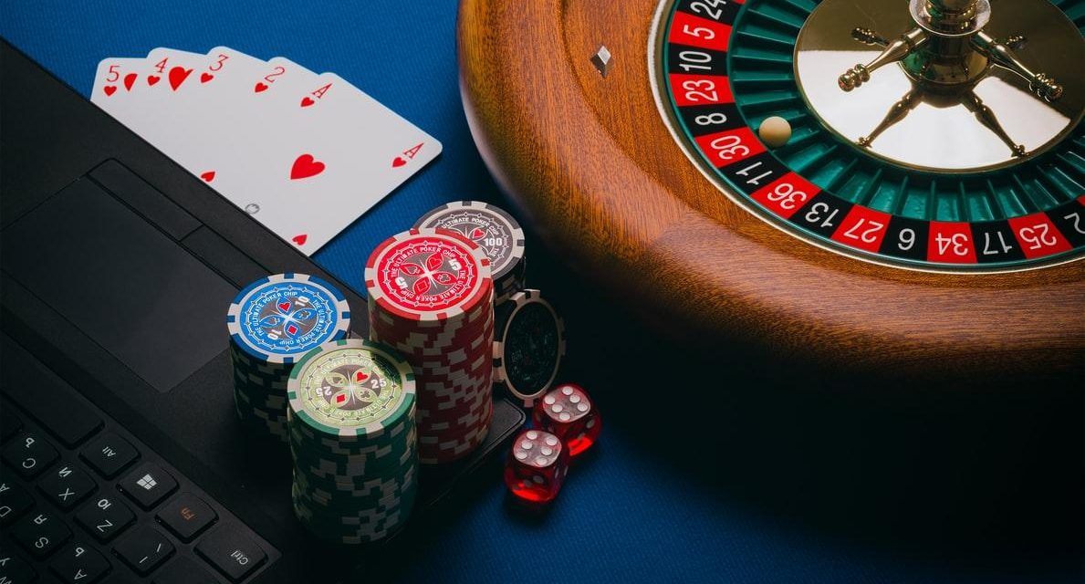 Risks and Problems that Come with Online Gambling