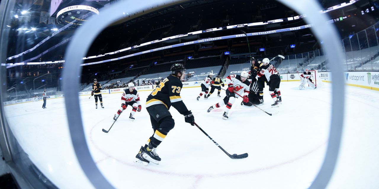 Boston Bruins – Philadelphia Flyers Celebrate The NHL “Outdoors” 