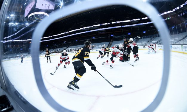 Boston Bruins – Philadelphia Flyers Celebrate The NHL “Outdoors” 